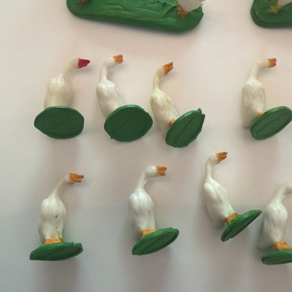 Ertl Farm Country 1/64 Farm Animal Lot Chickens Roosters Hens Goose Geese - Picture 2 of 3